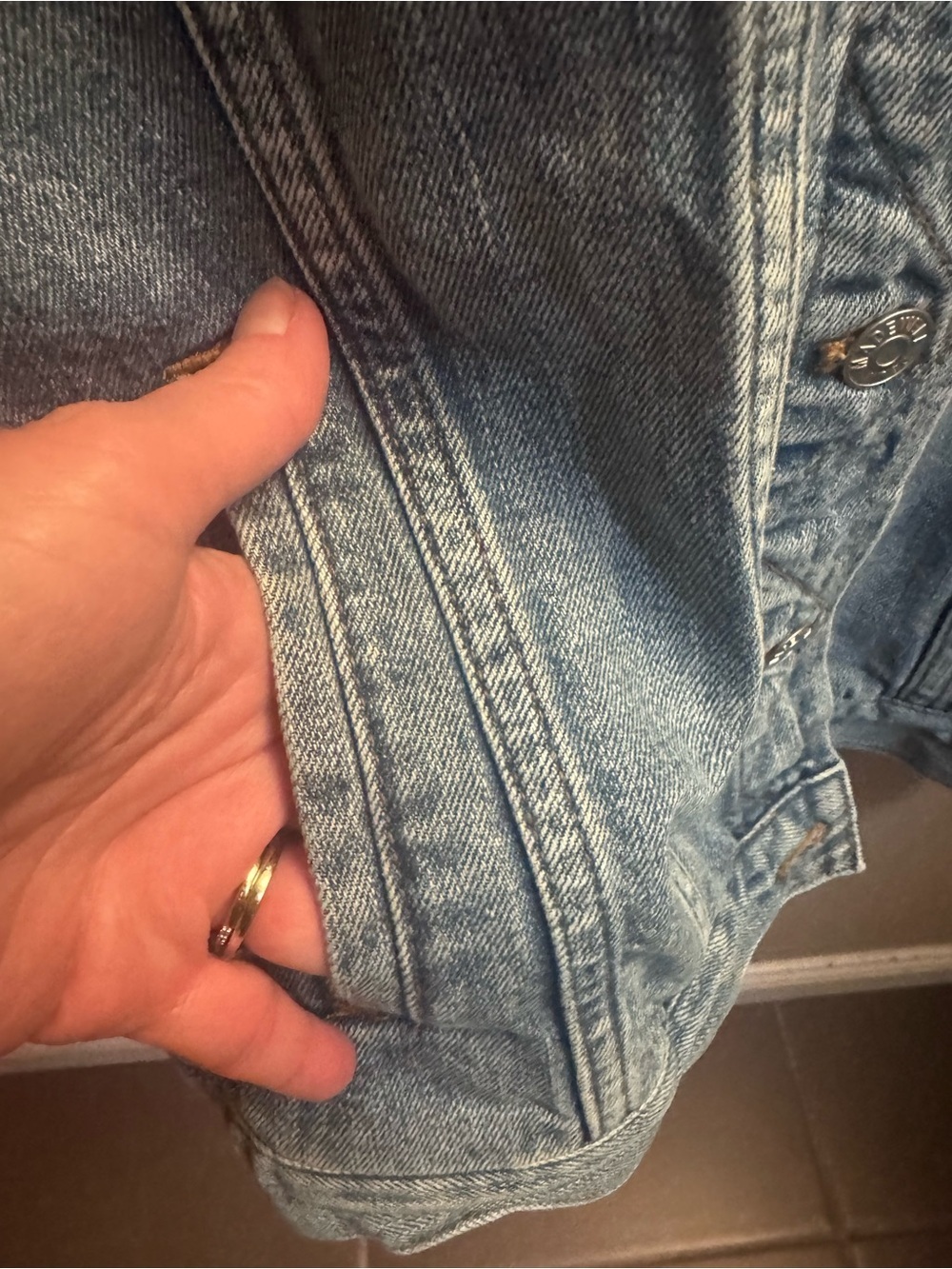 Madewell Faded Blue Denim 70’s Jean Trucker Chore Jacket SZ MED Barn Festival - Picture 12 of 14